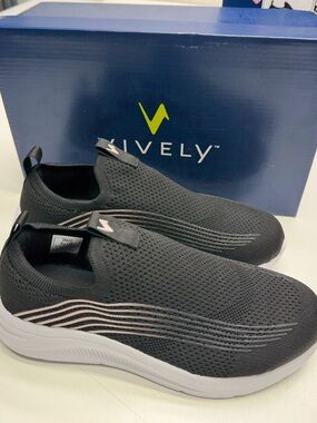 VIVELY Women’s 8.5 Black Slip On Memory Foam Athletic Shoe FLOOR MODEL